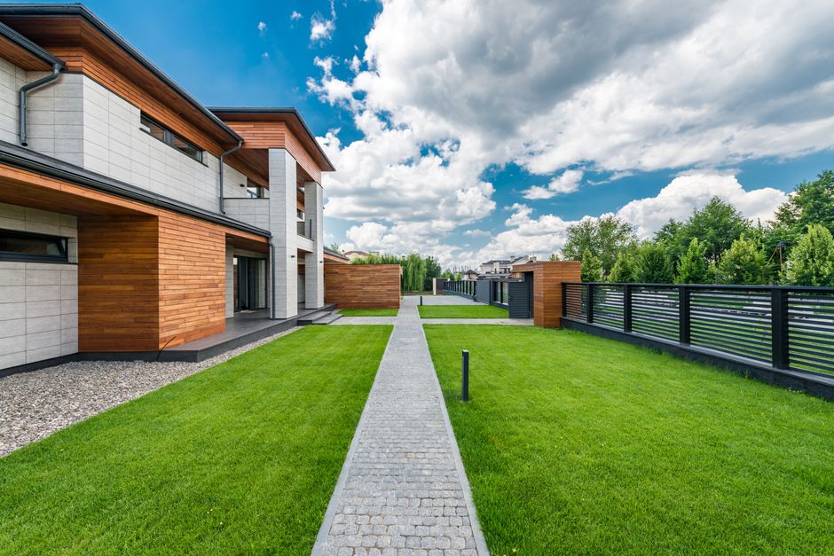 Rodinný dům, 3D panely + posuvná brána – Říčany u Prahy